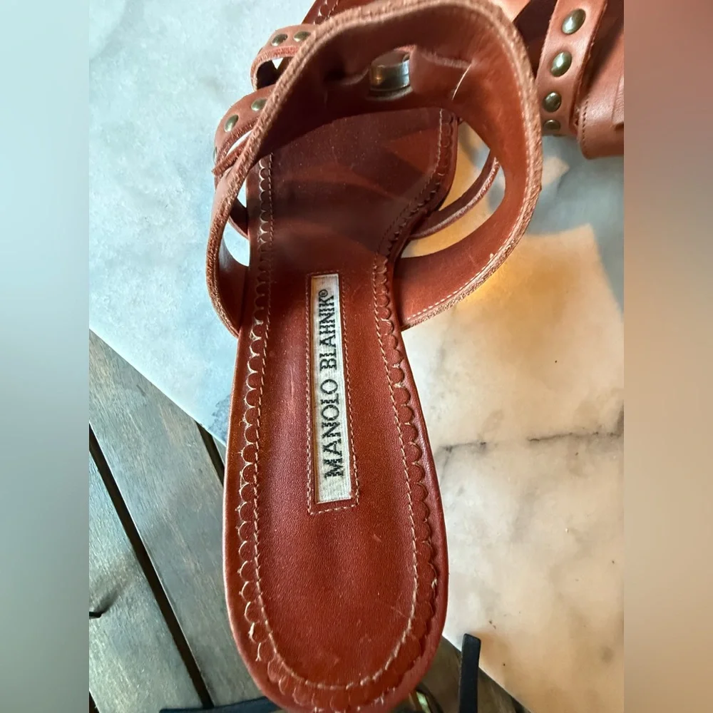 Manolo Blahnik cognac leather peep toe kitten heel sandals with brass studs 36.5 - Picture 3 of 6